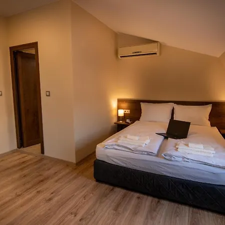 Family Konstantinovi Hotel 3*