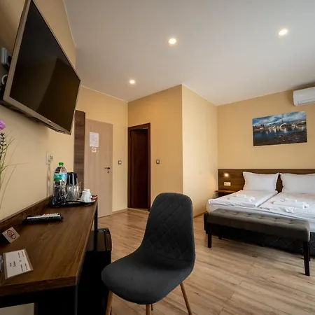 семеен константинови 3* Kyustendil