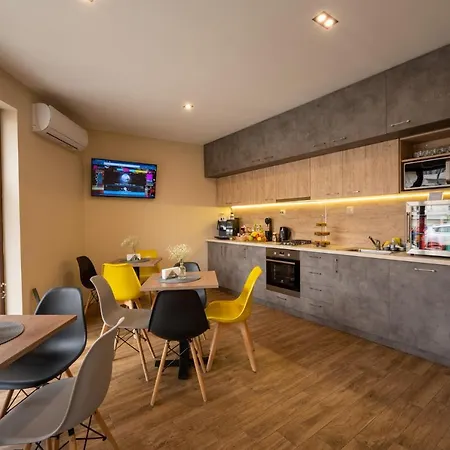 Family Konstantinovi Hotel 3*