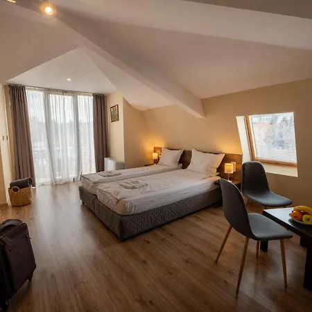 семеен константинови 3* Kyustendil